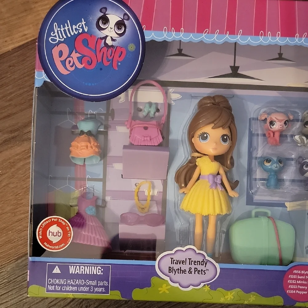 Littlest Pet Shop Blythe Doll Set Travel Trendy Blythe& Pets - Picture 3 of 6